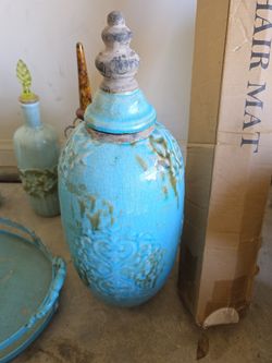 Vase with lid