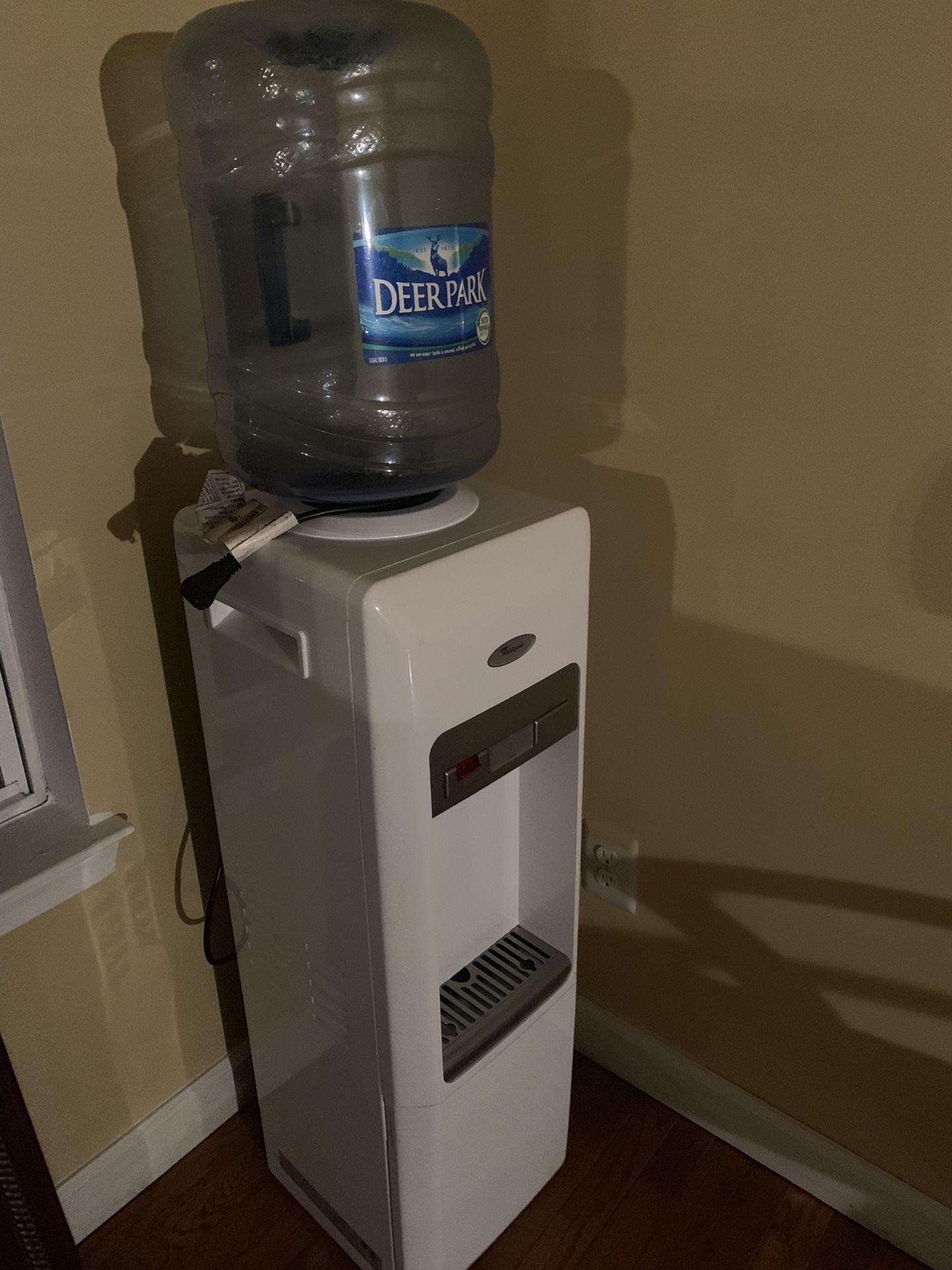 Whirlpool water tank dispenser