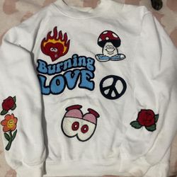 White crewneck sweatshirt 