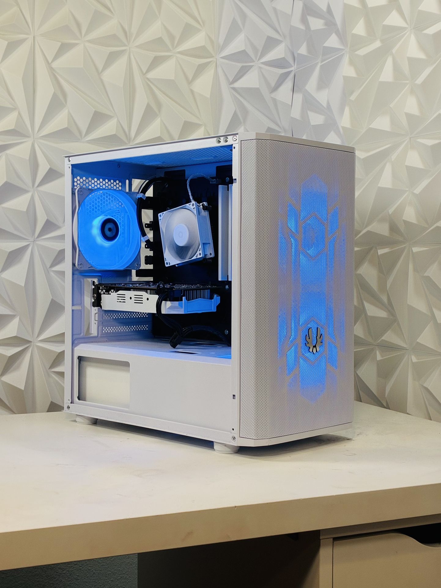 White Gaming PC
