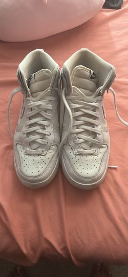 Nike White Sneakers Size 7.5 Men’s 9 Women’s
