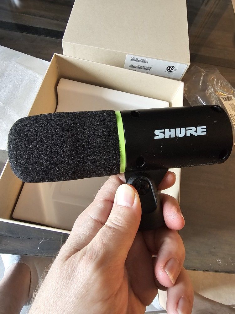 Shure MV6 Microphone, Dynamic USB PC Mic for Video Gaming & Streaming - Background Noise Cancellation, Tap-to-Mute & 3.5mm Output