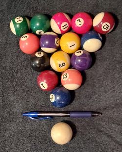 Kid's Pool Table Solid Balls.
