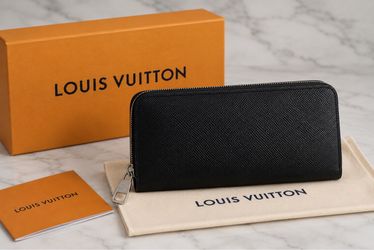 Louis Vuitton Black Taiga Leather Zippy Wallet