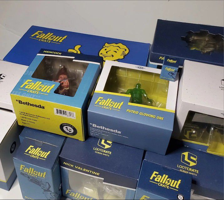 Fallout CRATE (collectable) Action figure LOOTRATE 19pc Bundle. BETHESDA