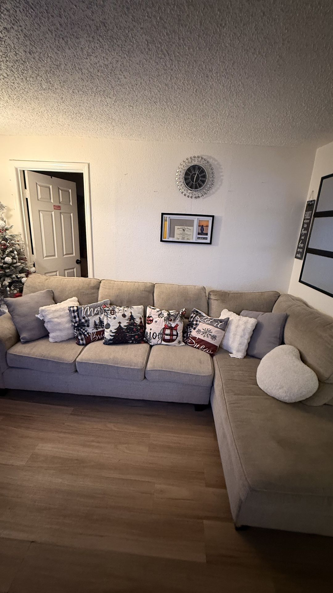 Beige L-Shape Sectional Couch – Clean & Comfy