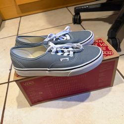 Size 7 WOMAN Stormy Weather Authentic Vans