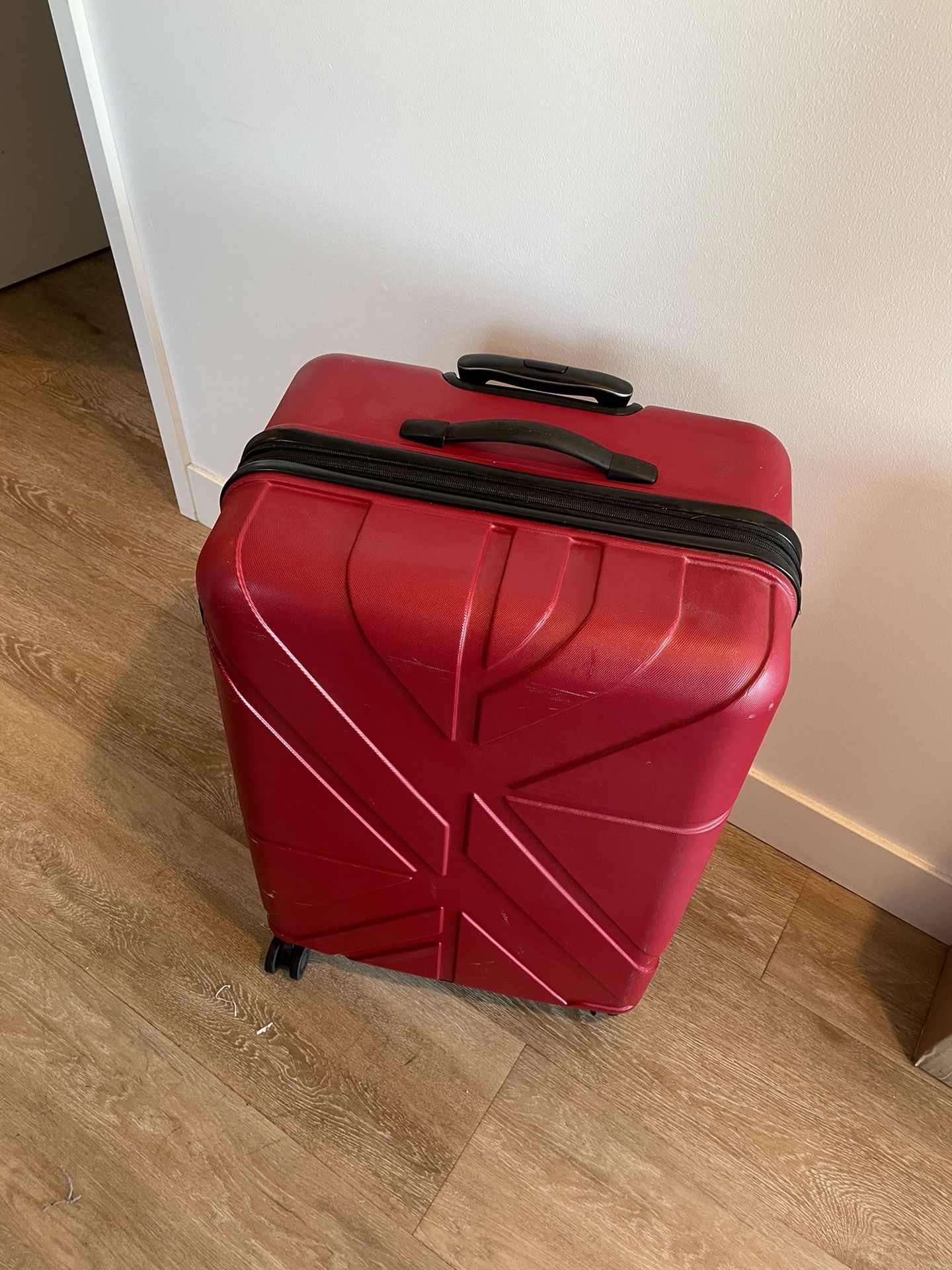 Ben Sherman Upright Rolling XL Suitcase 