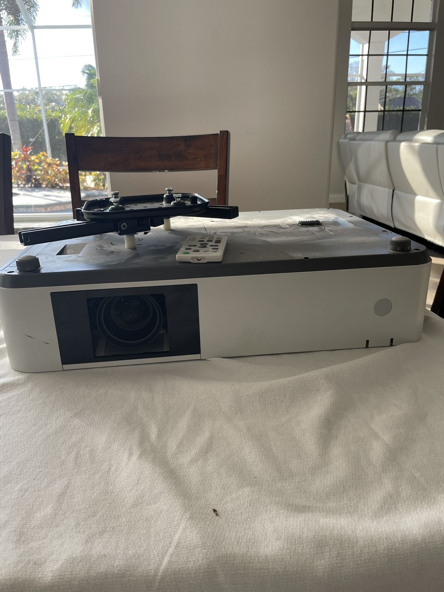 Sony VPL-PHZ10 Projector