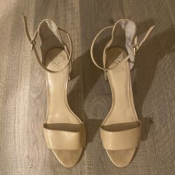 Vince Camuto Size 12 Beige Heels