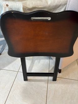 Foldable tray table