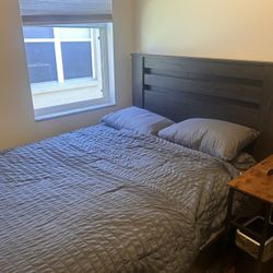 Dark Brown/Black Wooden Queen Sized Bed Set