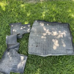 Alfa Romeo Stelvio Floor Mats, Rear Cargo Tray, And Tonneau Cover