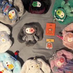 Skeleton - Juju Halloween Blind Bag CJ Hendry Box Plush Keychain