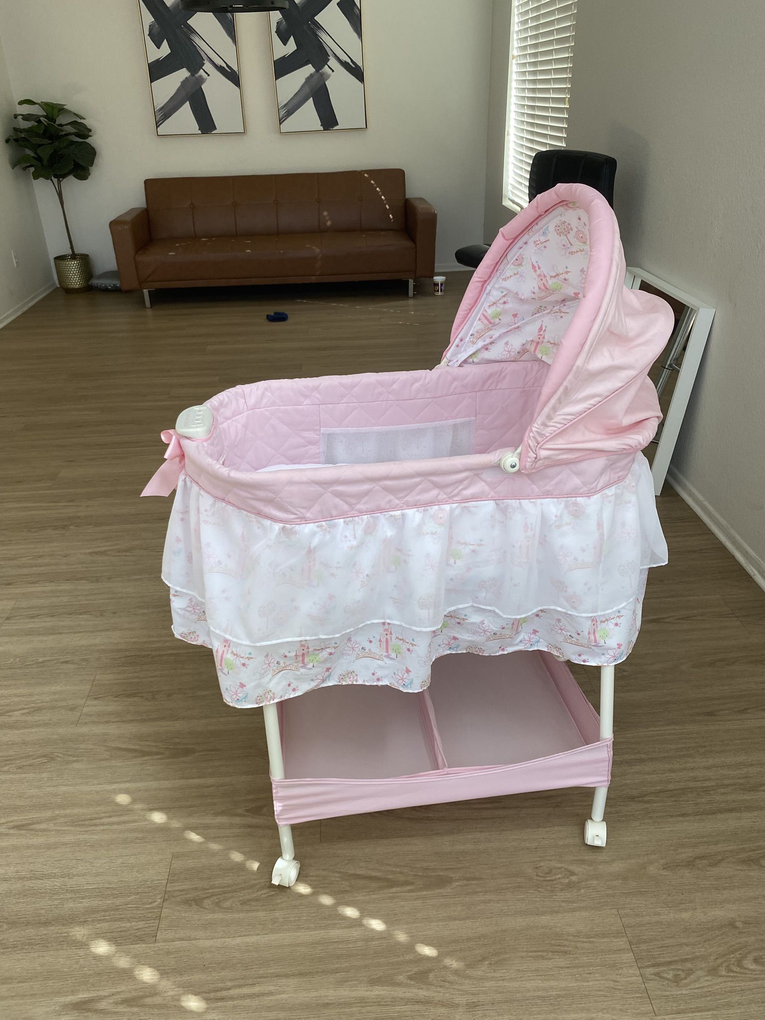 Disney Princesses Bassinet 