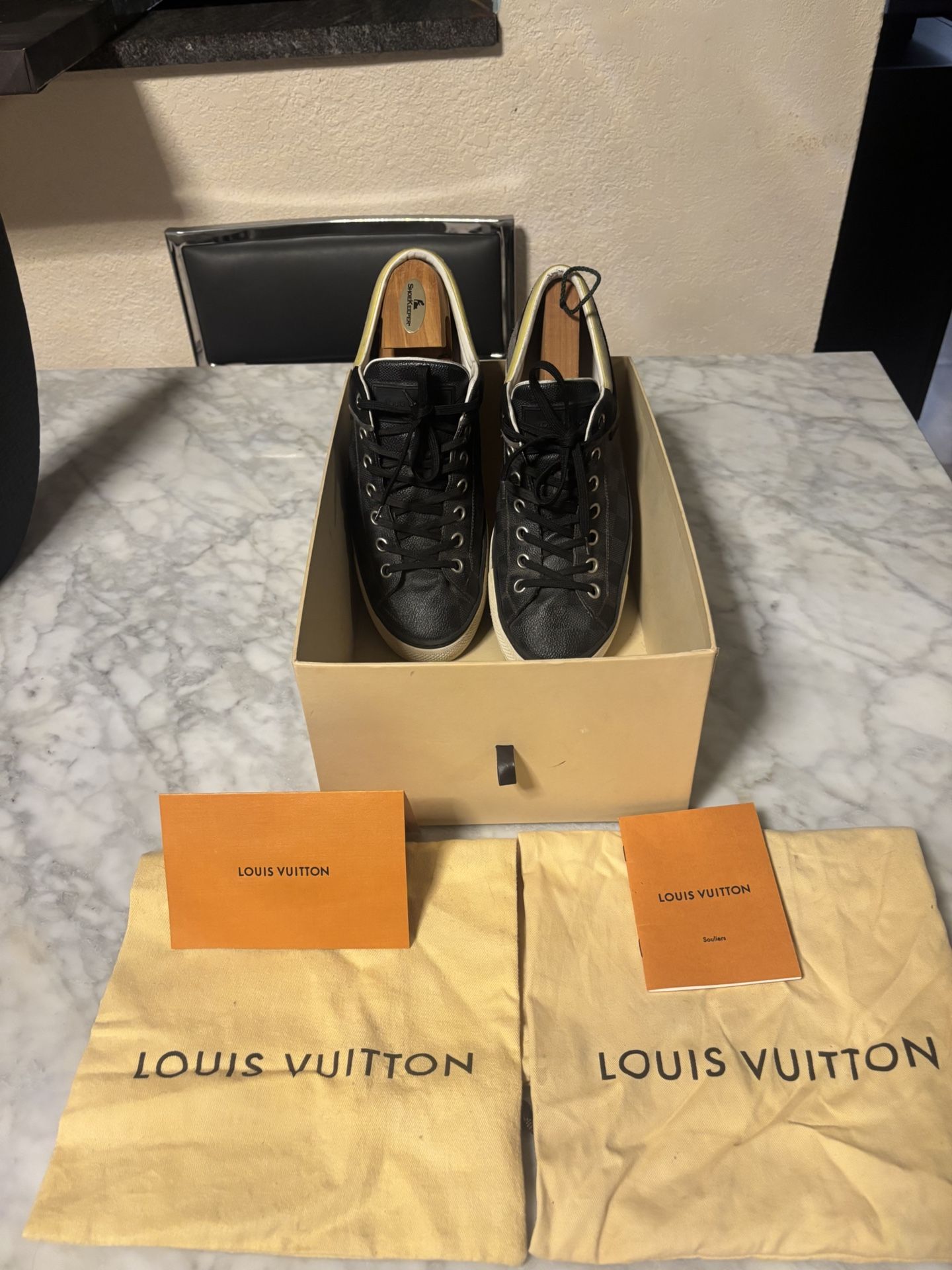 Louis Vuitton. size 10