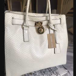 NEW Gorgeous Michael Kors Limited Edition Genuine Leather  SALE. Only  $ 295. O.B.O 🍀