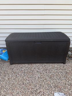 Large Suncast Deck Box