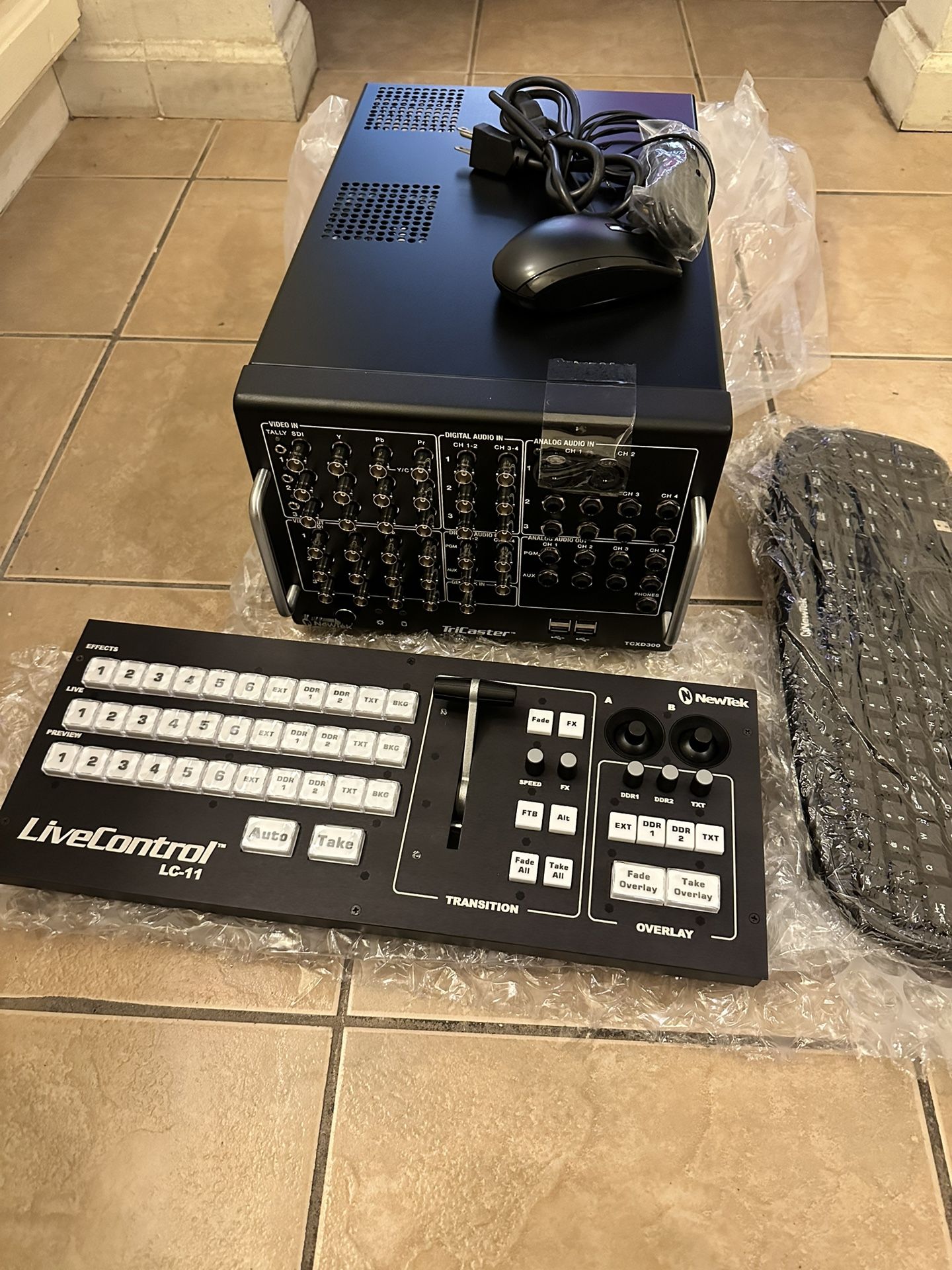Newtek Tricaster TCXD300 for YouTube, Facebook…