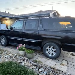 Black 2002 Chevrolet Suburban 