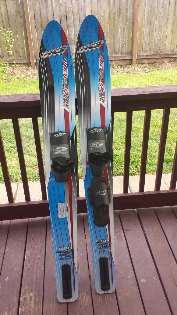 HO SPORTS Wide Trax Shaped Water Skis Waters kid 66" Combo Pair with