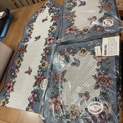 Vintage American  Standard Table Runner And 8 Placemat Set