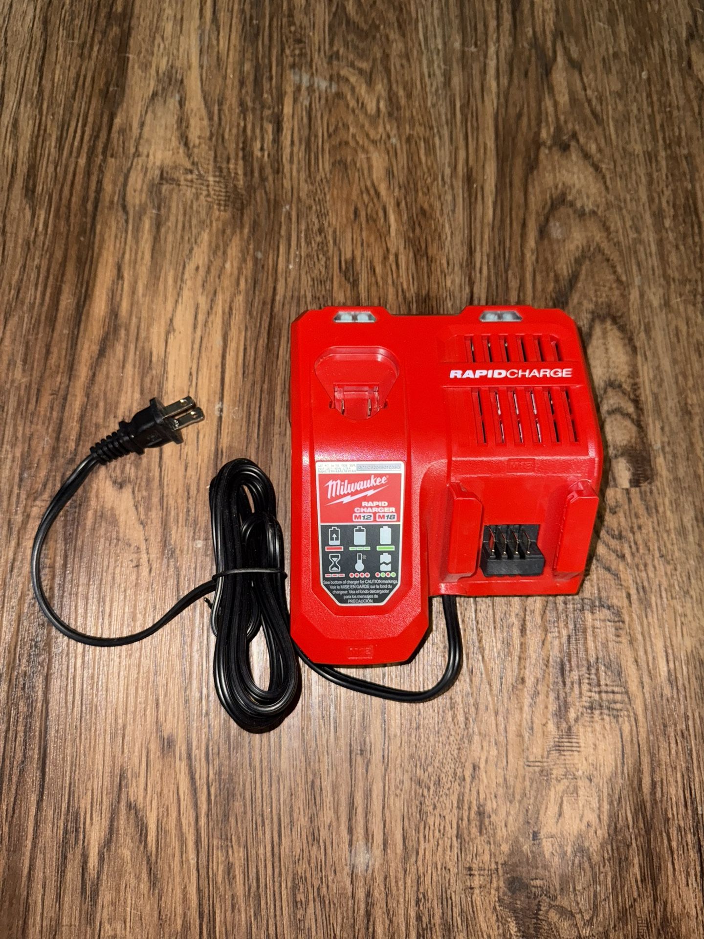 NEW Milwaukee M12 and M18 12-Volt/18-Volt Lithium-Ion Multi-Voltage Rapid Battery Charger