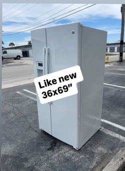 Ge Refrigerator Like New 