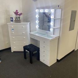 New 6 Drawer Makeup Vanity Set In Stock