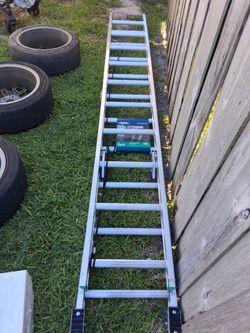Aluminum extension ladders