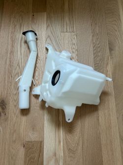 Windshield washer fluid reservoir for 95’ - 04’ Toyota Tacoma