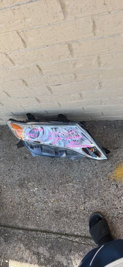 2009-16 Toyota venza right headlight after market