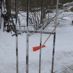 Garment rack folds flat and height adjusts