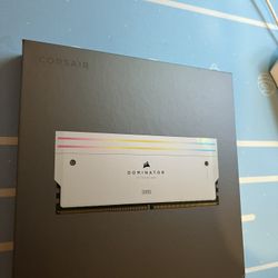 CORSAIR DOMINATOR TITANIUM RGB DDR5 RAM 48GB (2X24GB) DDR5 7200MHz CL36 Intel XMP iCUE Compatible Computer Memory - White