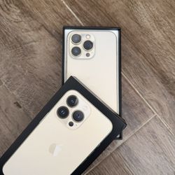 Perfect iPhone 13 Pro + 16 Cases + screen protector + charger & box!