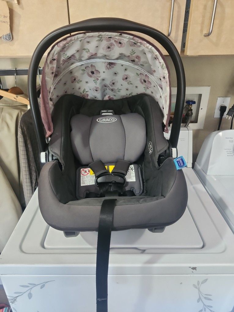 Graco Infant Car Seat With Base $40