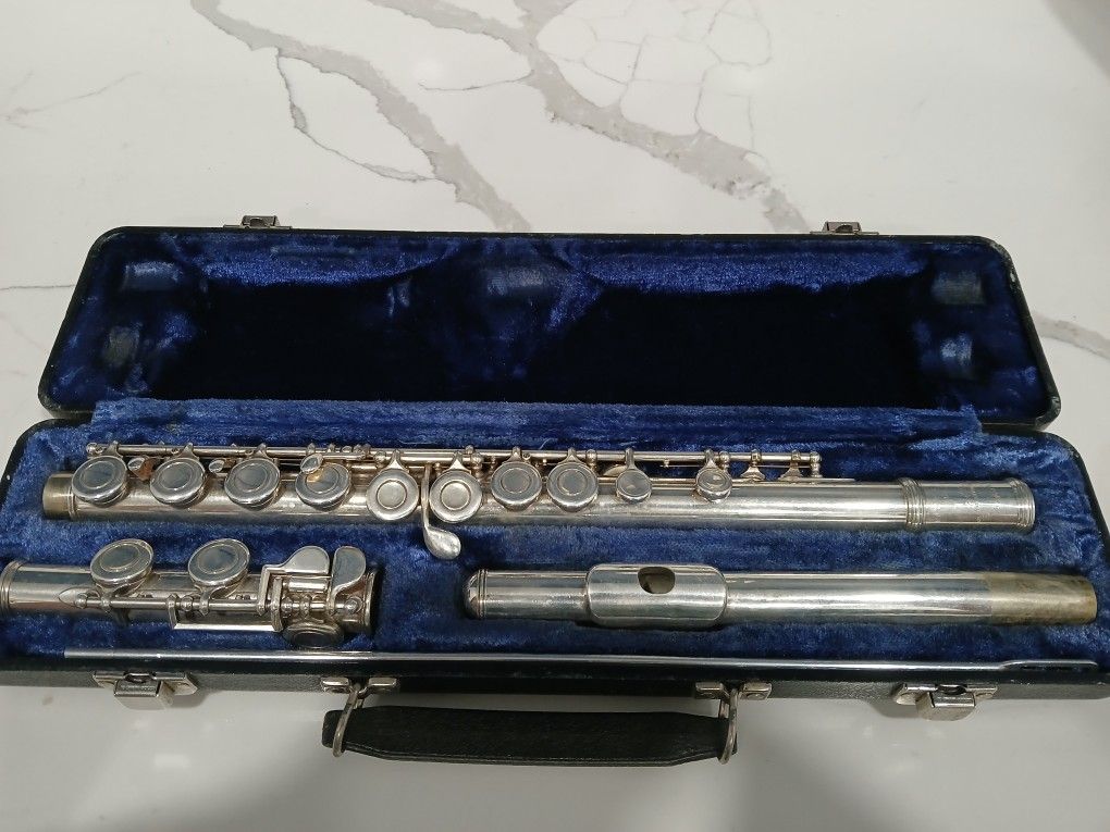W.T. Armstrong 104 Flute Used But Good Condition With Case Untested/As Is $125 OBO Or Trades