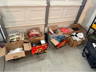 GAINT LOT OF NEW CLOTHES