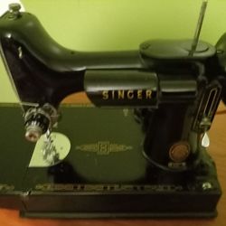 Feather Weight 221 sewing Machine 
