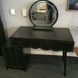 Vanity Desk With Mirror 