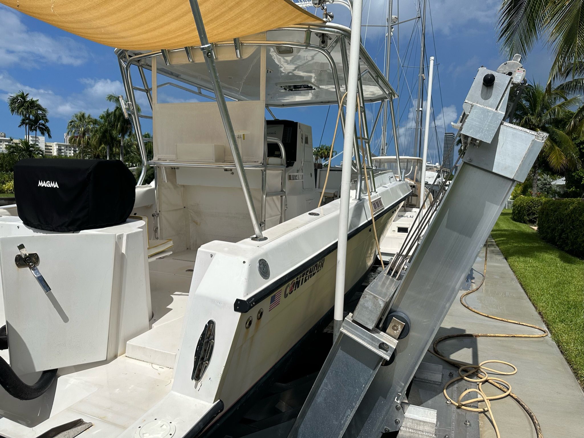 Contender 35 Center Console Cuddy cabin for Sale in Halndle Bch, FL