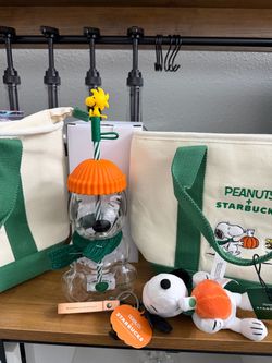 Snoopy Starbucks glass cup