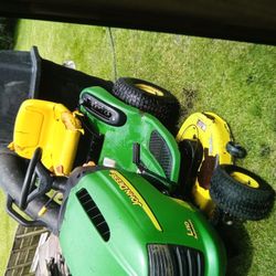 Lawn 🚜  Tractir Parts.    2 Left COmplete Running Rest Sold