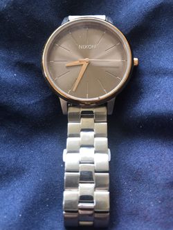 NIXON “The Kensington”: Movin out” Watch