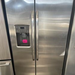 Ge Stainless Steel Side-By-Side Refrigerator📍.