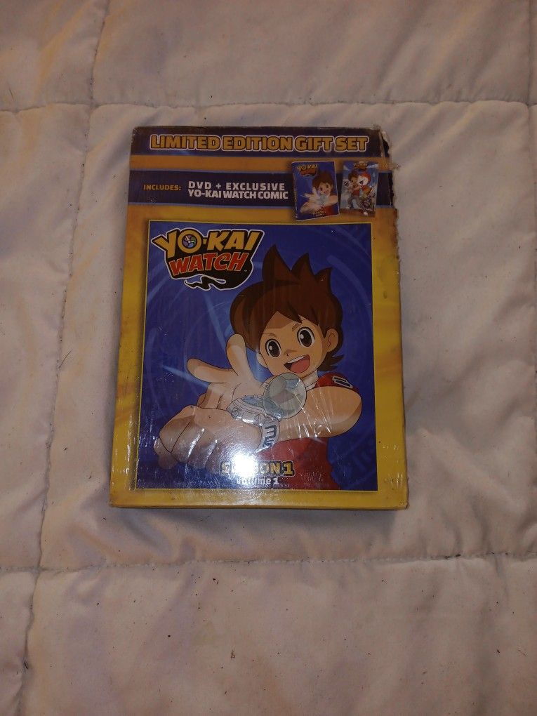 Yo-kai Watch Model Zero 2 Exclusive Medals and Yo-Kai Watch Season 1 DVD & Comic