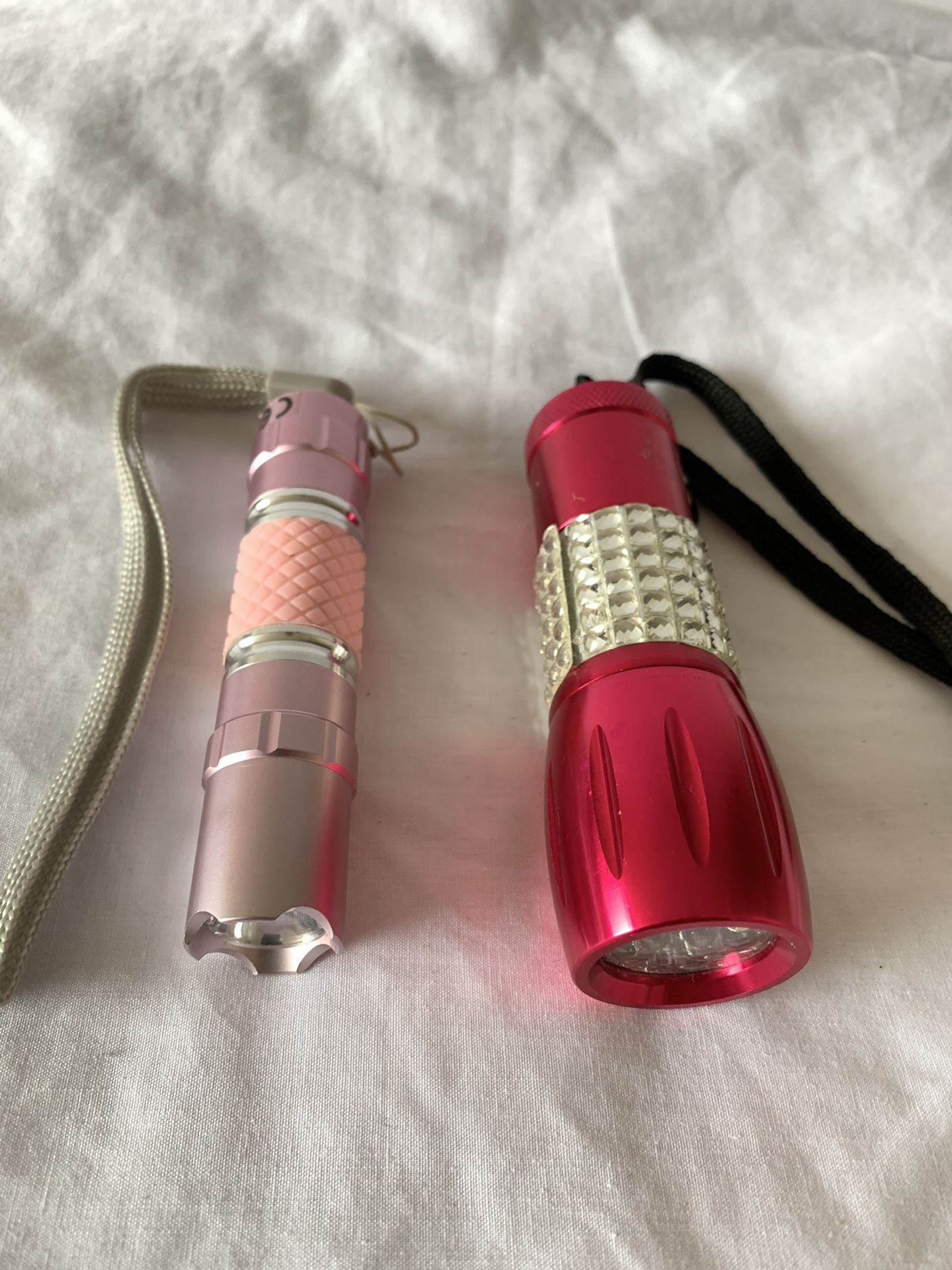 LED flash lights with batteries