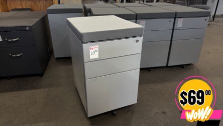 Mobile Pedestal With Cushion Pad