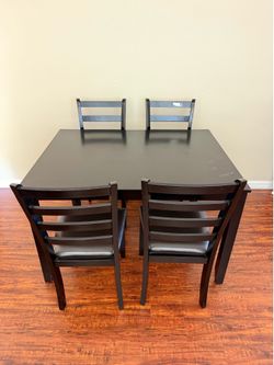 Dining table & chairs