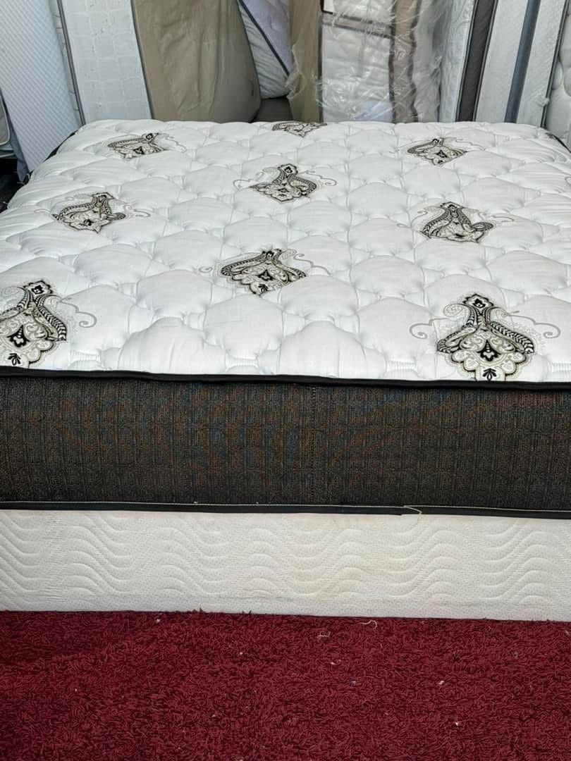 USED KING SIZE MATTRESS WITH BOX SPRINGS DELIVERY 🚚 AVAILABLE